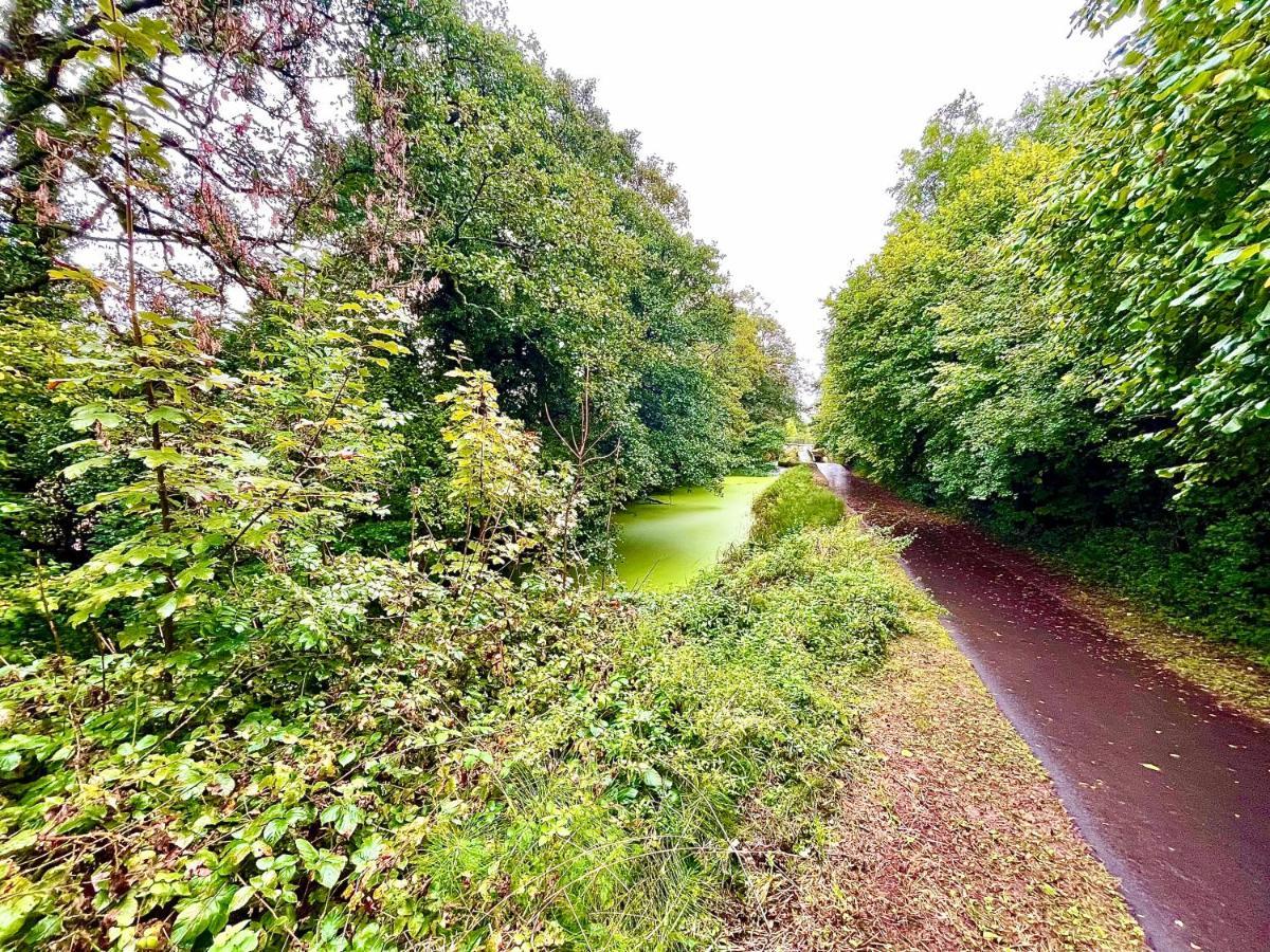 Traditional Cosy Pet Friendly Cottage By The Canal With Cymru Holidays Cwmbran Zewnętrze zdjęcie