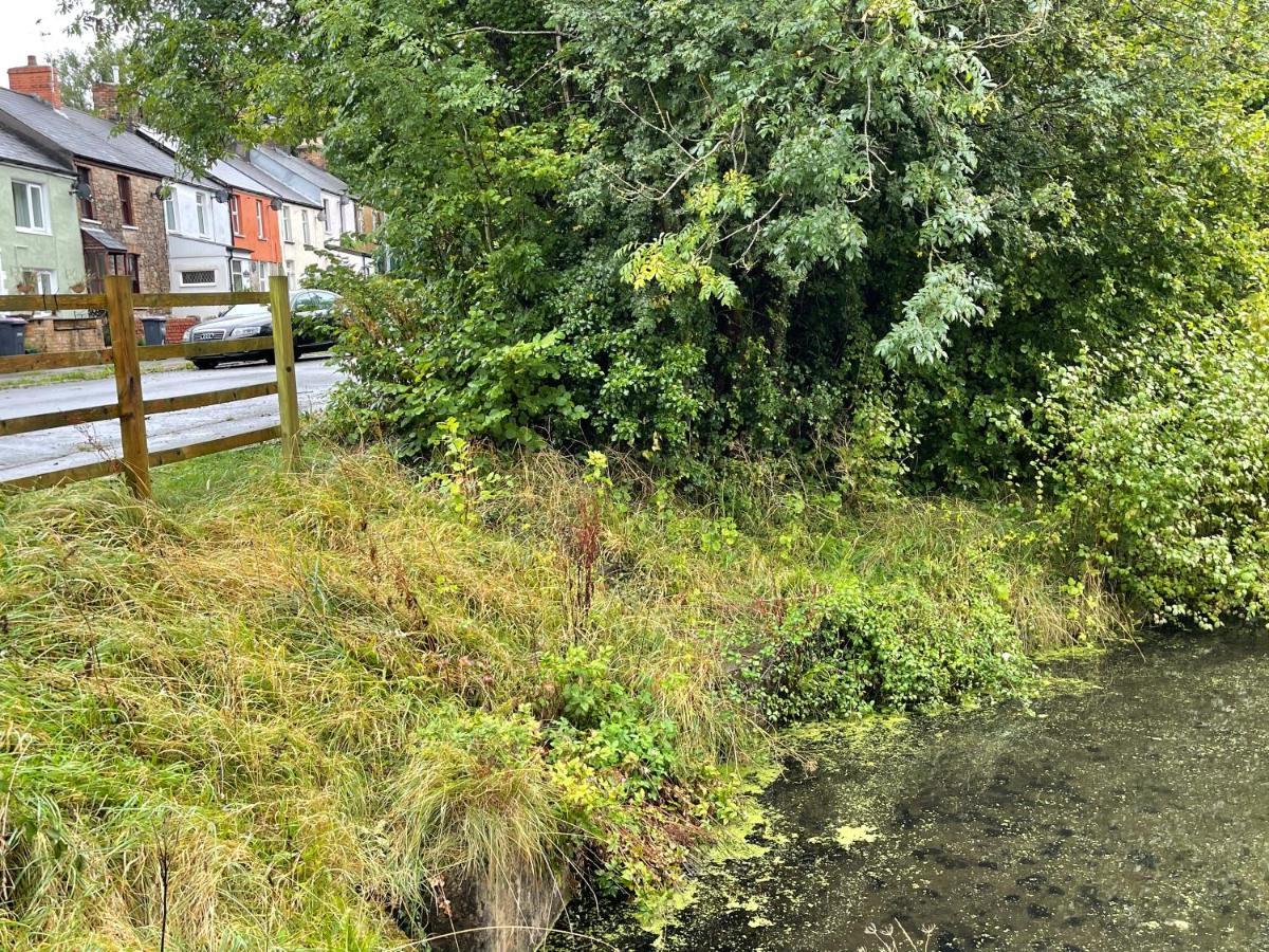 Traditional Cosy Pet Friendly Cottage By The Canal With Cymru Holidays Cwmbran Zewnętrze zdjęcie