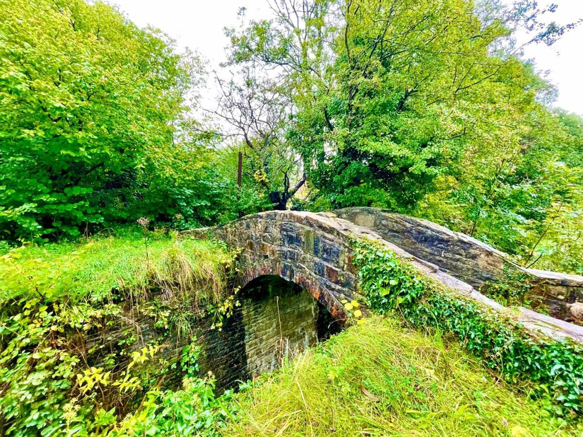 Traditional Cosy Pet Friendly Cottage By The Canal With Cymru Holidays Cwmbran Zewnętrze zdjęcie
